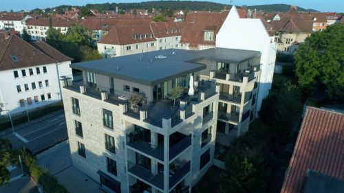Neubau eines Mehrfamilienhauses in Hildesheim mit Balkons und Dachterrassen